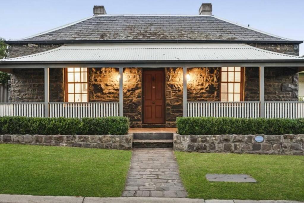 The Old Coach House C1850S Private Cottage - Melbourne
